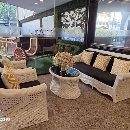 Town In Town Gardent Resort Bangkok Buitenkant foto