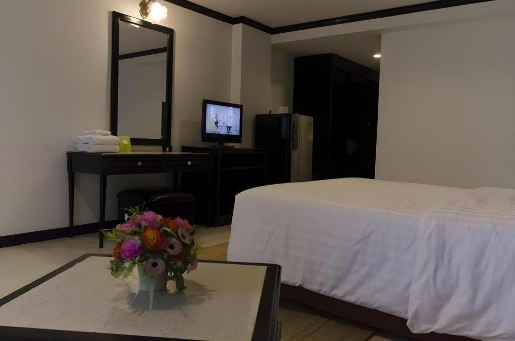 Town In Town Gardent Resort Bangkok Buitenkant foto